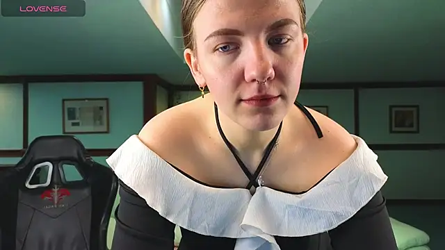 KiraRustle online show from February 18, 2026, 2:53 am