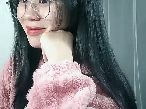 Snapshot of Nunaa18 chatting on November 28, 2025, 5:51 am Nunaa18 online show from November 28, 2025, 5:51 am