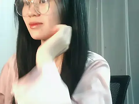 Snapshot of Nunaa18 chatting on November 27, 2025, 5:41 am Nunaa18 online show from November 27, 2025, 5:41 am