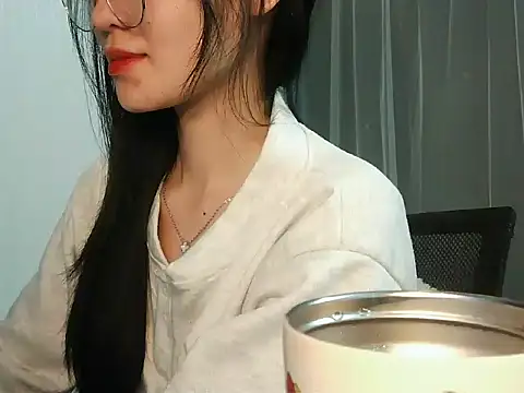 Snapshot of Nunaa18 chatting on February 4, 2026, 6:14 pm Nunaa18 online show from February 4, 2026, 6:14 pm