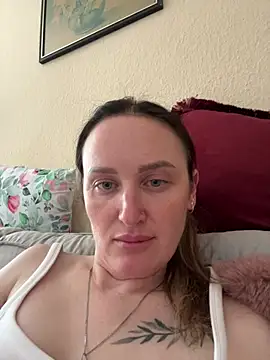 Snapshot of TomilaSi chatting on July 12, 2026, 1:45 pm TomilaSi online show from July 12, 2026, 1:45 pm