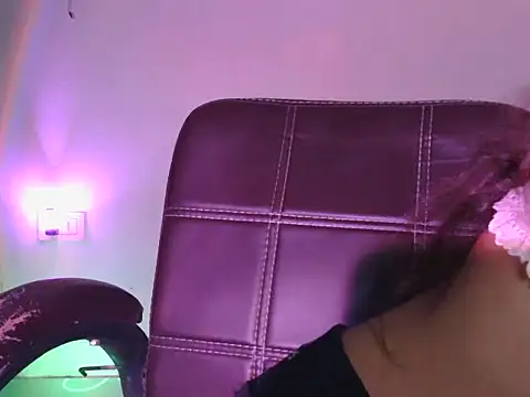 Snapshot of cute_mahira chatting on April 22, 2026, 6:04 pm cute mahira online show from April 22, 2026, 6:04 pm