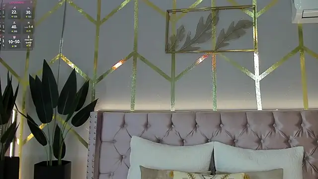 Lola saenz  online show from March 1, 2026, 11:54 am