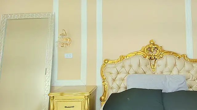 Snapshot of HallieStone chatting on February 5, 2026, 12:56 pm HallieStone online show from February 5, 2026, 12:56 pm