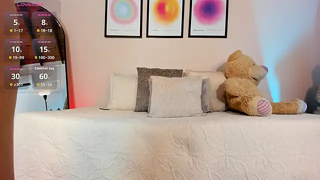 AmaraStorm online show from April 4, 2026, 7:42 pm