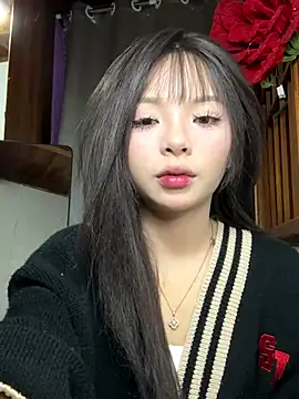 Snapshot of Yui-Ti chatting on November 26, 2025, 2:17 pm Yui-Ti online show from November 26, 2025, 2:17 pm