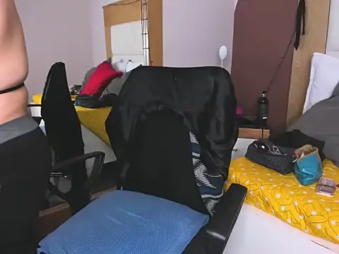 MilaFoxxy online show from November 28, 2025, 11:43 am