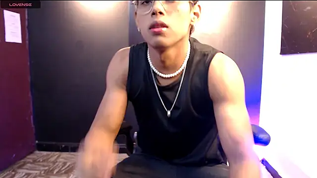 LiamVibes212 online show from December 5, 2025, 3:27 am