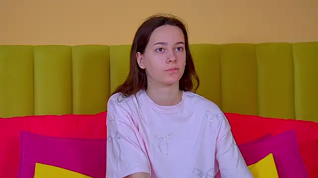 LilyLanes online show from December 21, 2025, 6:37 am