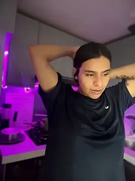 SaraAndrade  online show from April 9, 2026, 11:38 am