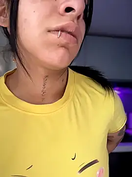 SaraAndrade  online show from April 6, 2026, 3:57 pm