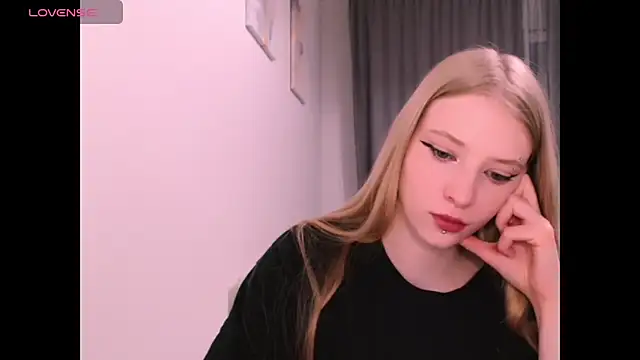  Milana Sparkl75  online show from December 5, 2025, 2:21 am