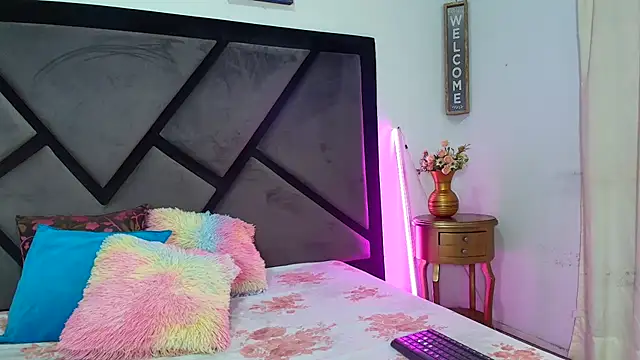 TashaNaughty4u online show from December 5, 2025, 12:15 pm