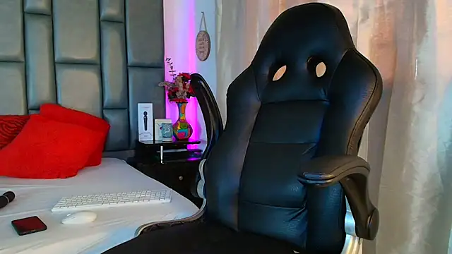 TashaNaughty4u online show from March 22, 2026, 2:07 pm