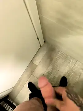 Snapshot of Razvan696969 chatting on February 16, 2026, 7:23 pm Razvan696969 online show from February 16, 2026, 7:23 pm