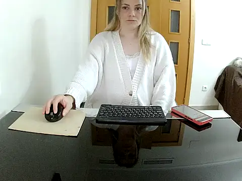 Snapshot of Adelyxveex chatting on November 29, 2025, 11:16 pm Adelyxveex online show from November 29, 2025, 11:16 pm