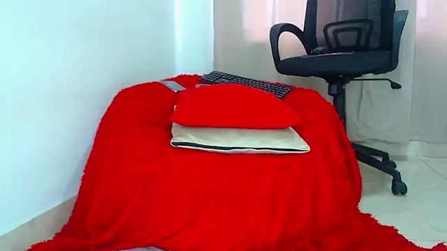 Milytylor online show from April 1, 2026, 1:01 pm