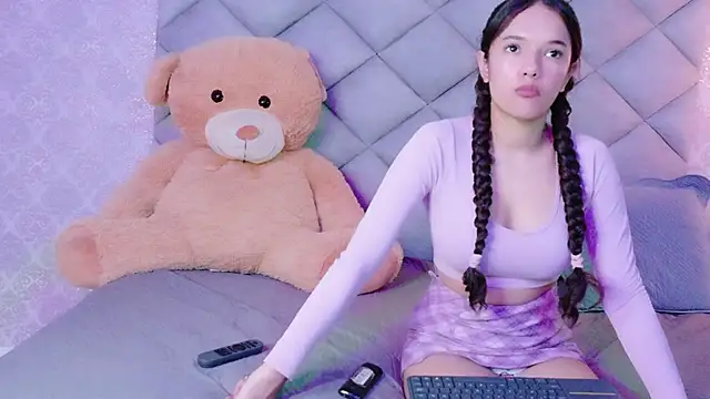 Snapshot of TinyCurlQueen chatting on December 1, 2025, 7:15 pm TinyCurlQueen online show from December 1, 2025, 7:15 pm