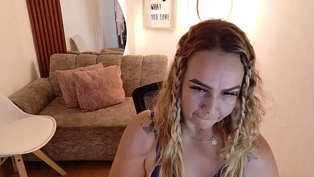 Snapshot of Aunty_milf chatting on May 5, 2026, 7:39 pm Aunty milf online show from May 5, 2026, 7:39 pm