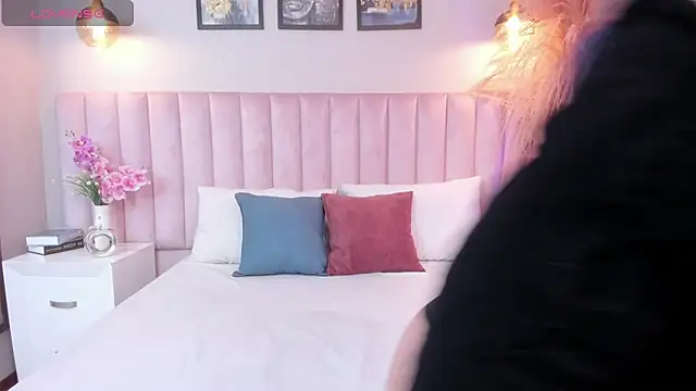 Vera Gold  online show from December 4, 2025, 3:38 am