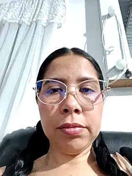 Snapshot of KarelysAC chatting on December 1, 2025, 12:44 am KarelysAC online show from December 1, 2025, 12:44 am