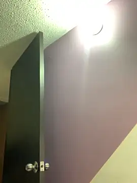 Snapshot of Yuliks_ chatting on November 27, 2025, 6:08 pm Yuliks online show from November 27, 2025, 6:08 pm