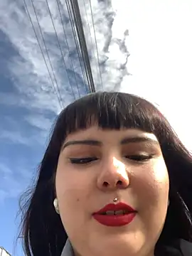 Snapshot of Yuliks_ chatting on November 29, 2025, 1:22 pm Yuliks online show from November 29, 2025, 1:22 pm