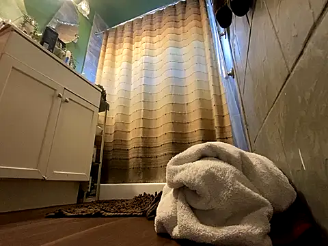 xxxenzo1 online show from October 22, 2025, 12:10 am