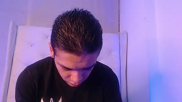 Snapshot of Noah_and_kim69 chatting on January 15, 2026, 4:05 am Noah and kim69 online show from January 15, 2026, 4:05 am