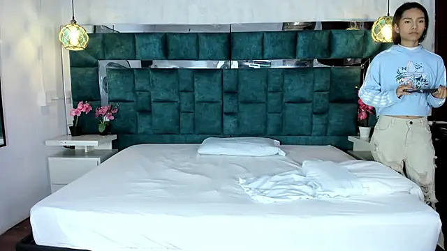 Snapshot of _bonnyandclyde chatting on February 22, 2026, 1:02 pm bonnyandclyde online show from February 22, 2026, 1:02 pm