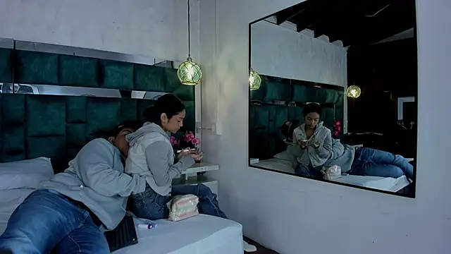 Snapshot of _bonnyandclyde chatting on March 2, 2026, 11:28 am bonnyandclyde online show from March 2, 2026, 11:28 am