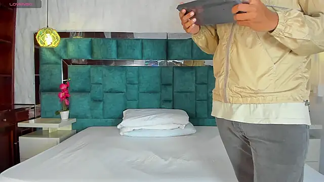  bonnyandclyde online show from March 13, 2026, 12:21 pm