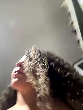 Snapshot of VictoriaaRose chatting on November 26, 2025, 2:44 am VictoriaaRose online show from November 26, 2025, 2:44 am