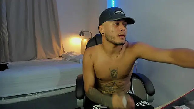 Snapshot of master_evil07 chatting on December 1, 2025, 3:40 am master evil07 online show from December 1, 2025, 3:40 am