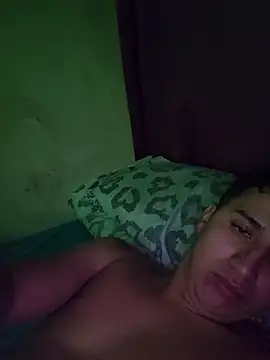 Alvarezz0202 online show from April 7, 2026, 8:21 pm