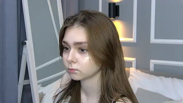 NatalieCroft online show from December 5, 2025, 6:12 am