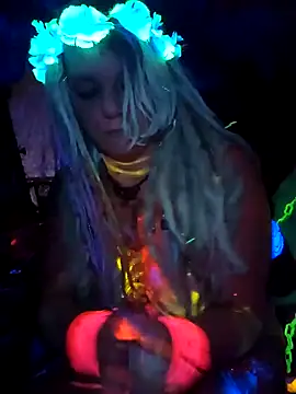 Horny hippie online show from November 26, 2025, 12:38 pm