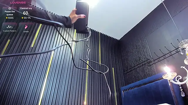 LolyYunno online show from December 5, 2025, 3:38 am