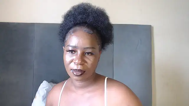 Chocolatebae86 online show from March 3, 2026, 7:37 am