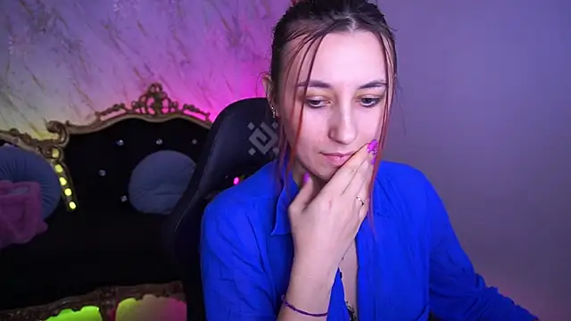 Snapshot of RoxieRay chatting on January 9, 2026, 2:57 pm RoxieRay online show from January 9, 2026, 2:57 pm