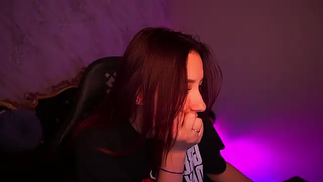 Snapshot of RoxieRay chatting on February 2, 2026, 3:11 pm RoxieRay online show from February 2, 2026, 3:11 pm