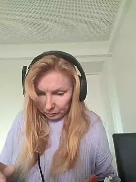 Snapshot of JenyJansy chatting on November 28, 2025, 1:44 pm JenyJansy online show from November 28, 2025, 1:44 pm