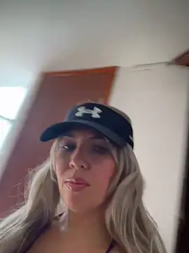 IsaSantoDomingo online show from November 27, 2025, 2:17 pm