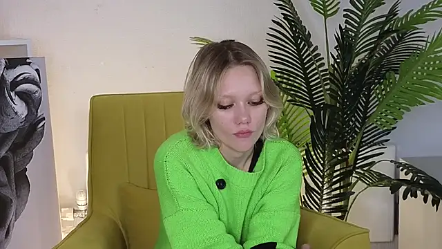 AnikaSlader online show from November 27, 2025, 4:07 pm