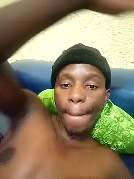 Snapshot of KwaBhebhelicious chatting on December 17, 2025, 7:52 pm KwaBhebhelicious online show from December 17, 2025, 7:52 pm