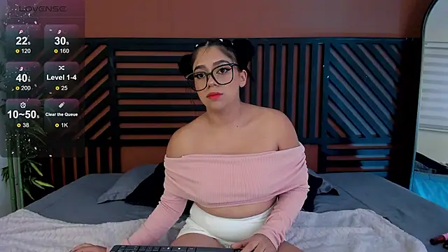 luna cute   online show from February 9, 2026, 7:45 pm