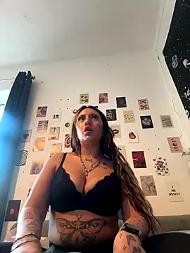 Snapshot of lunabaddie chatting on November 26, 2025, 8:58 am lunabaddie online show from November 26, 2025, 8:58 am