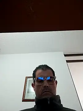 Fuegosutil online show from January 6, 2026, 9:19 pm