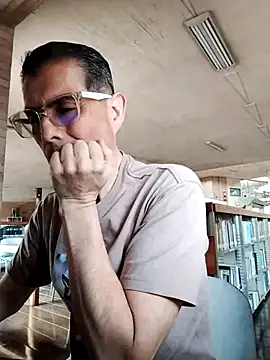 Fuegosutil online show from December 5, 2025, 2:48 pm