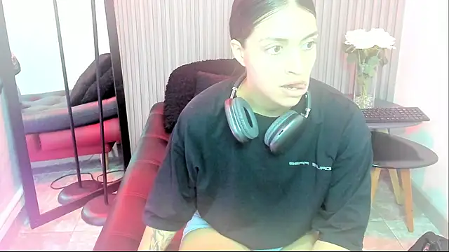 Snapshot of Violettacamss_69 chatting on December 1, 2025, 1:34 pm Violettacamss 69 online show from December 1, 2025, 1:34 pm